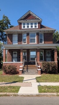 Building Photo - Euclid 2