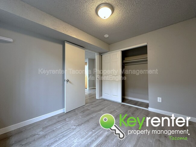 Building Photo - 2215 N Madison St