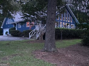 Building Photo - 522 Capri Dr
