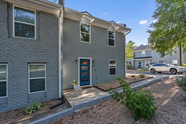Building Photo - 6211 Manor Rd