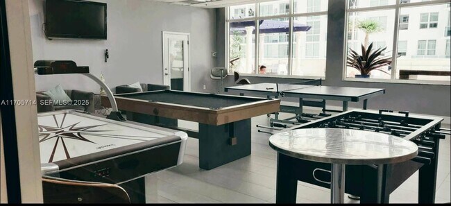 Building Photo - 1200 Brickell Bay Dr