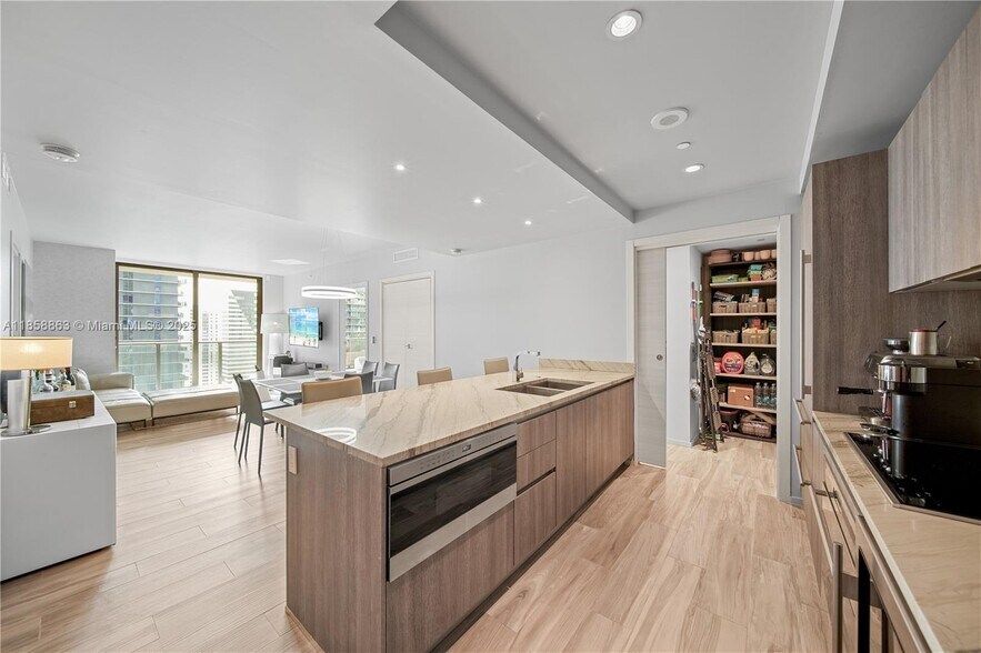 Building Photo - 801 S Miami Ave