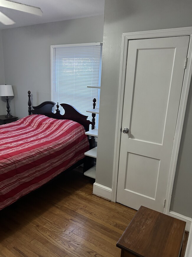 Building Photo - 1015 Noblin Ave