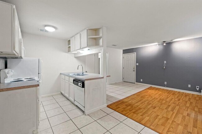 Building Photo - 2708 S 1st St