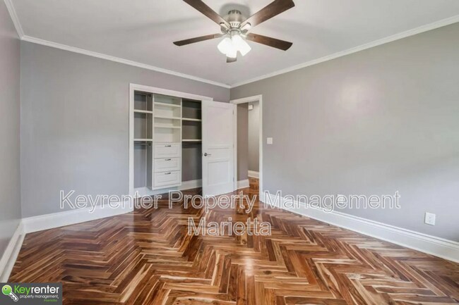 Building Photo - 2274 Edgemore Dr SE
