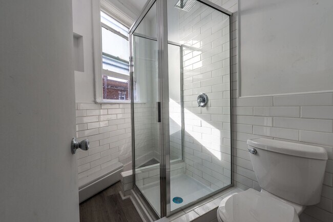 Building Photo - 4913 Yew St