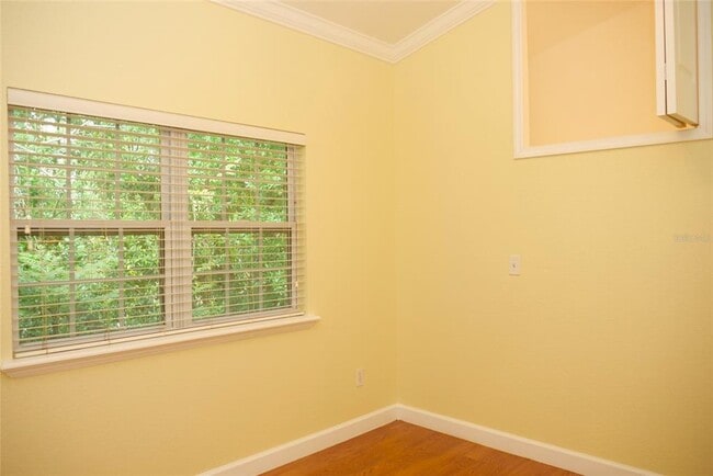 Building Photo - 419 N Fern Creek Ave