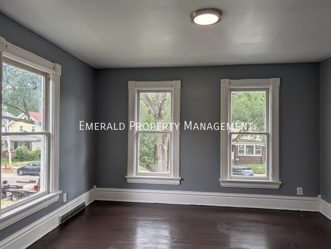 Building Photo - 964 N Court St