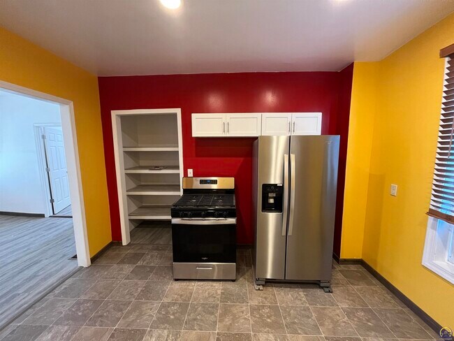 Building Photo - 401 Constitution St