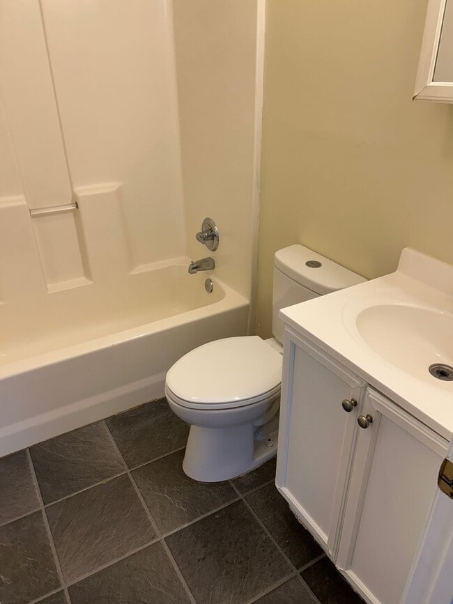 Building Photo - 734 Ferndale Ave