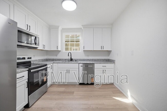 Building Photo - 307 N 4th St