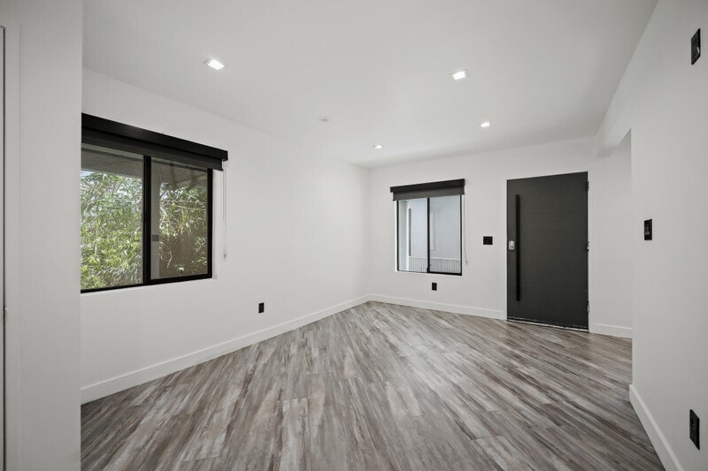 Building Photo - 230 S Carondelet St