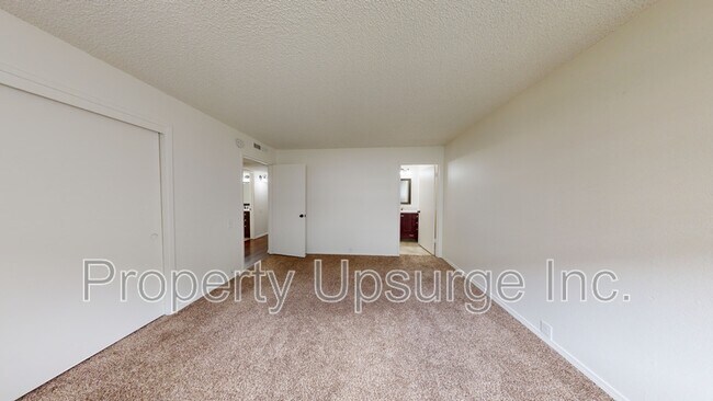 Building Photo - 905 Lakeside Dr