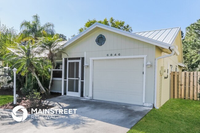 Building Photo - 6846 SE Raintree Ave