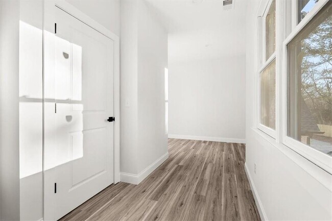 Building Photo - 2895 Jones Mill Rd