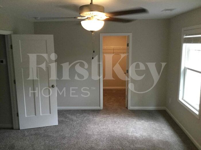 Building Photo - 18 E Newnan Rd