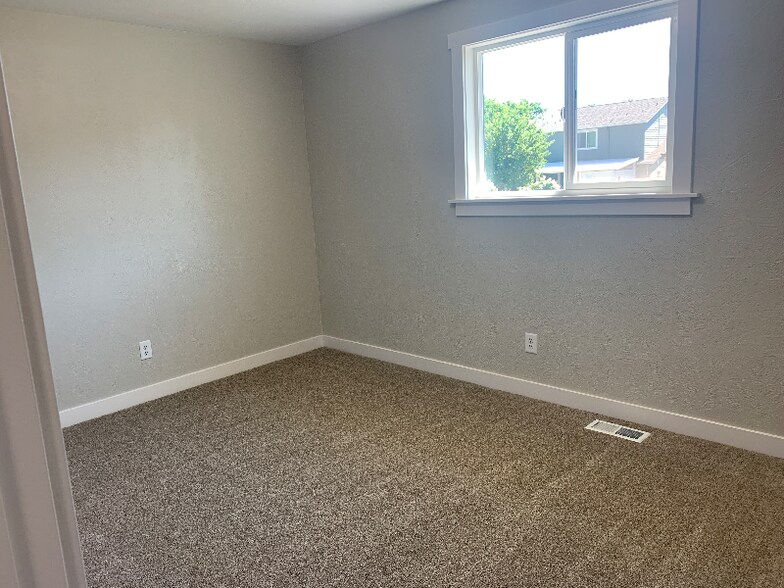 Building Photo - 4590 Jennifer