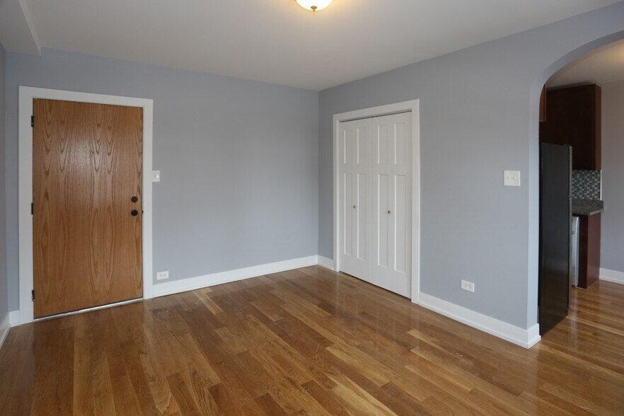 Building Photo - 555 W Arlington Pl