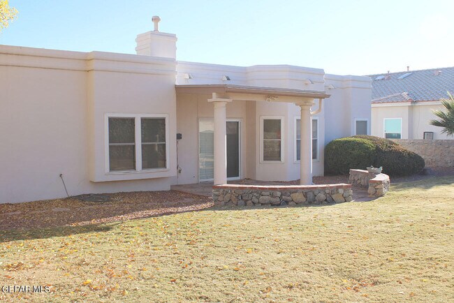 Building Photo - 221 Cloud Song E