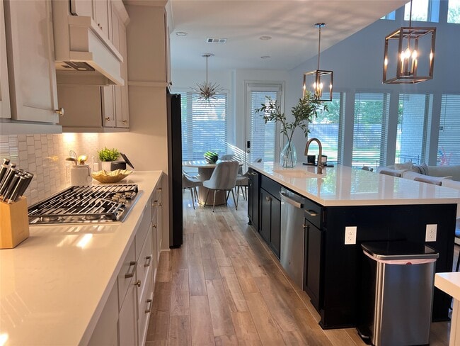 Building Photo - 176 Sweeping Valley Dr