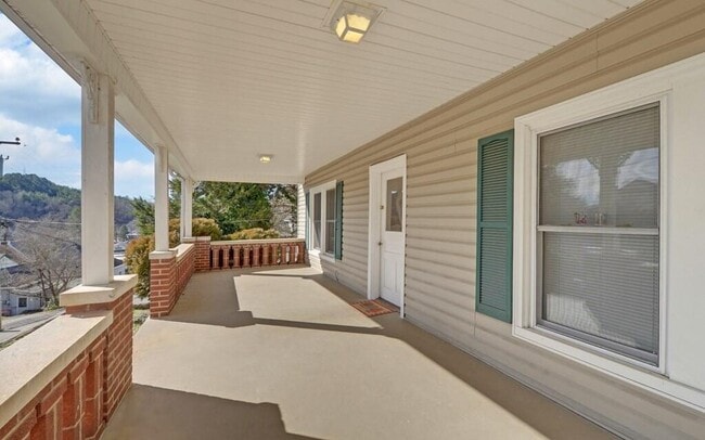 Building Photo - 113 Prospect St