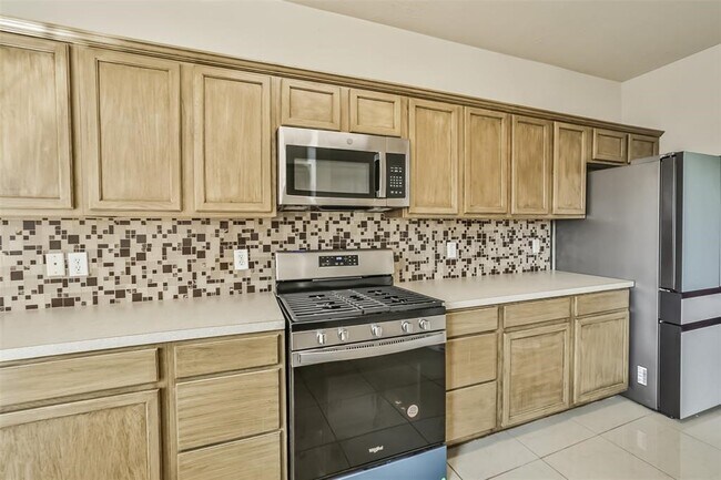 Building Photo - 911 Merlin Roost Ct