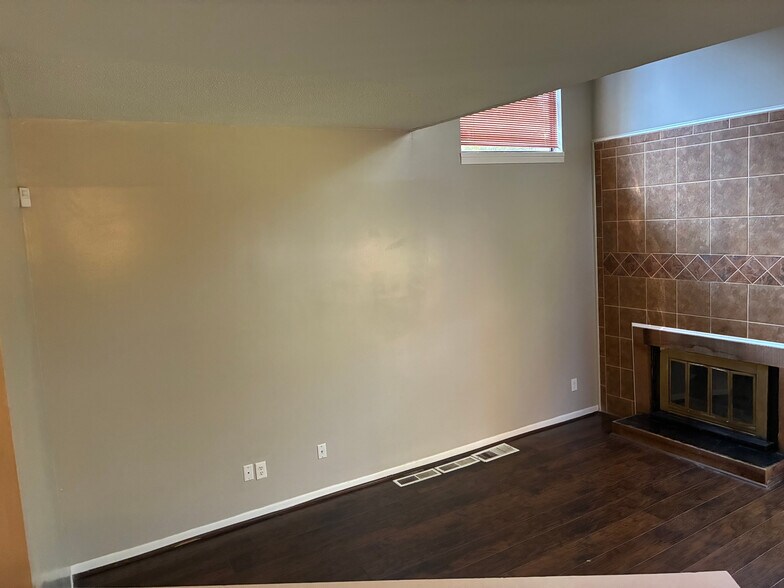 Building Photo - Room in Townhome on Terrace Trail