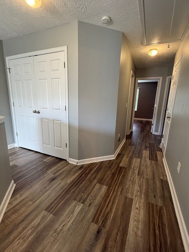 Building Photo - 3BR/2.5BA Townhome in Prime Location