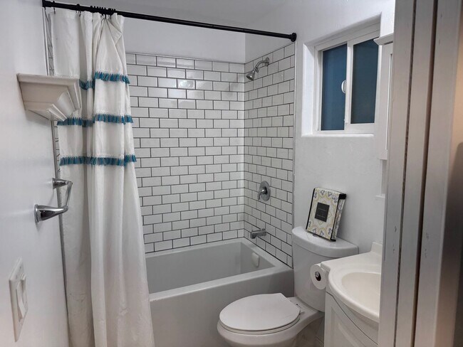 Building Photo - Private Detached ADU for Rent – $1,750/Month (Utilities + WiFi Included!)