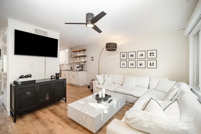 Building Photo - 4611 Hedgemore Dr