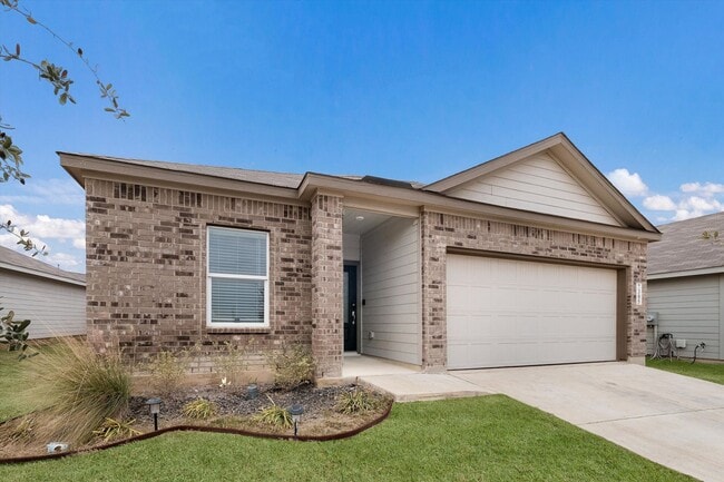 Building Photo - Move-In Ready Gem with Open Layout & Prime Location