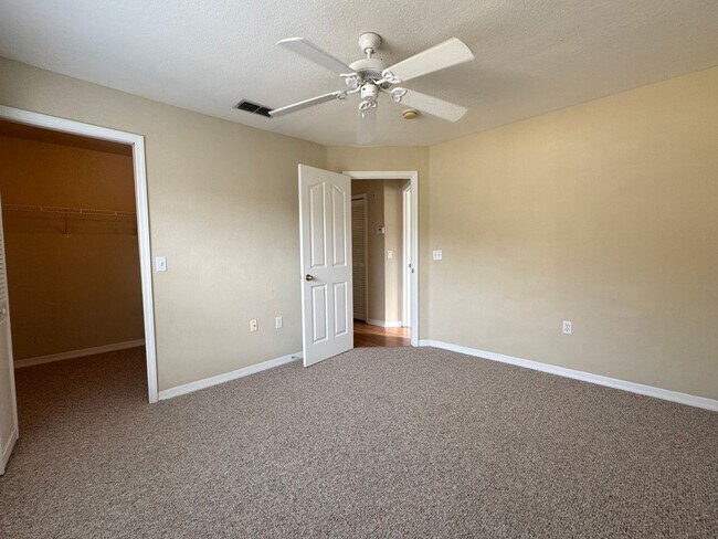 Building Photo - 1727 Shadow View Cir