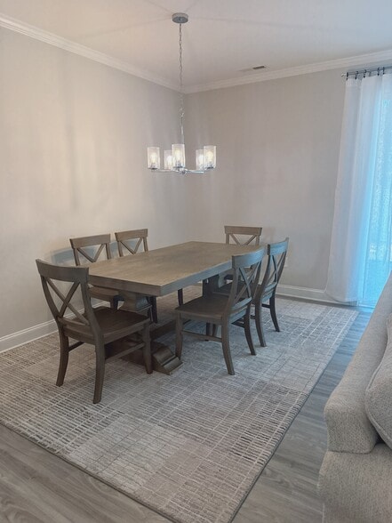 Dining Area - 605 Marshskip Way