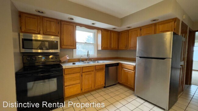 Building Photo - 3 br, 2.5 bath House - 842 Kent Ave