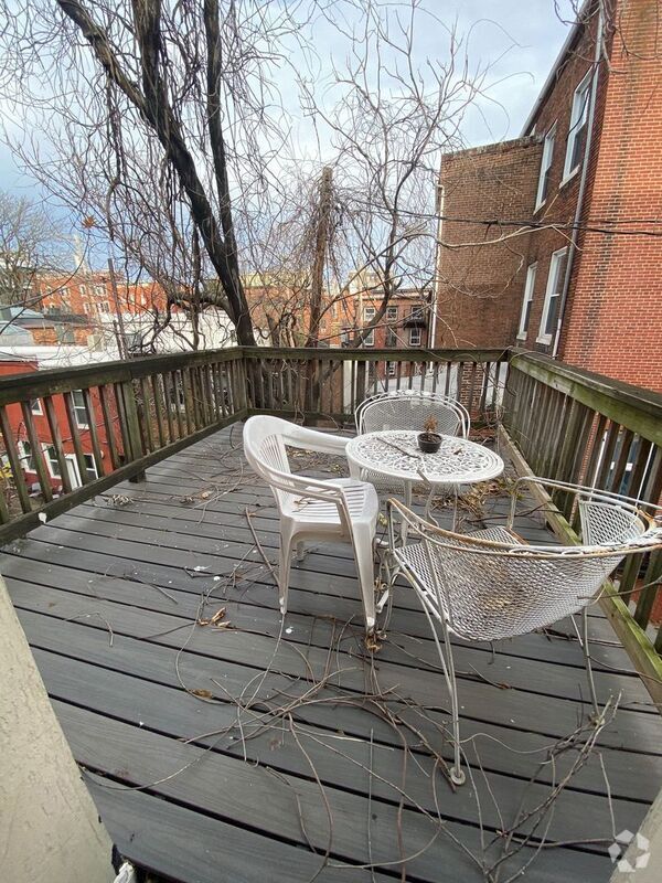 Building Photo - 24 E Mt Vernon Pl
