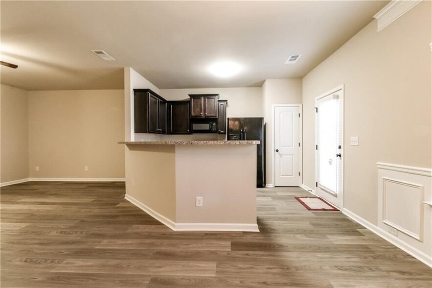 Building Photo - 606 Oakside Pl