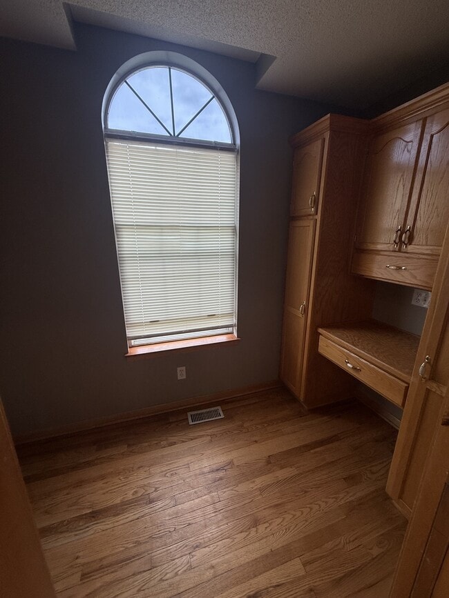 Building Photo - 822 SW Montana Ridge Dr