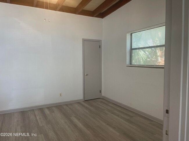 Building Photo - 530 Myra St