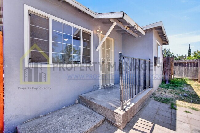 Building Photo - Spacious 3-Bed, 2-Bath Haven in Sacramento