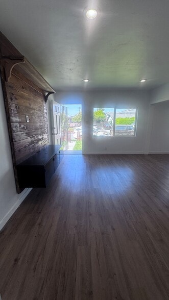 Building Photo - 8102 McKinley Ave