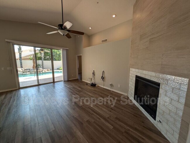 Building Photo - 9213 E Wood Dr