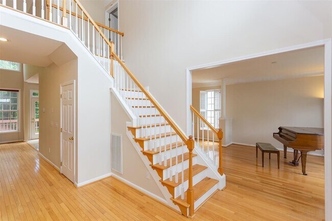 Building Photo - 105 Dairy Ct