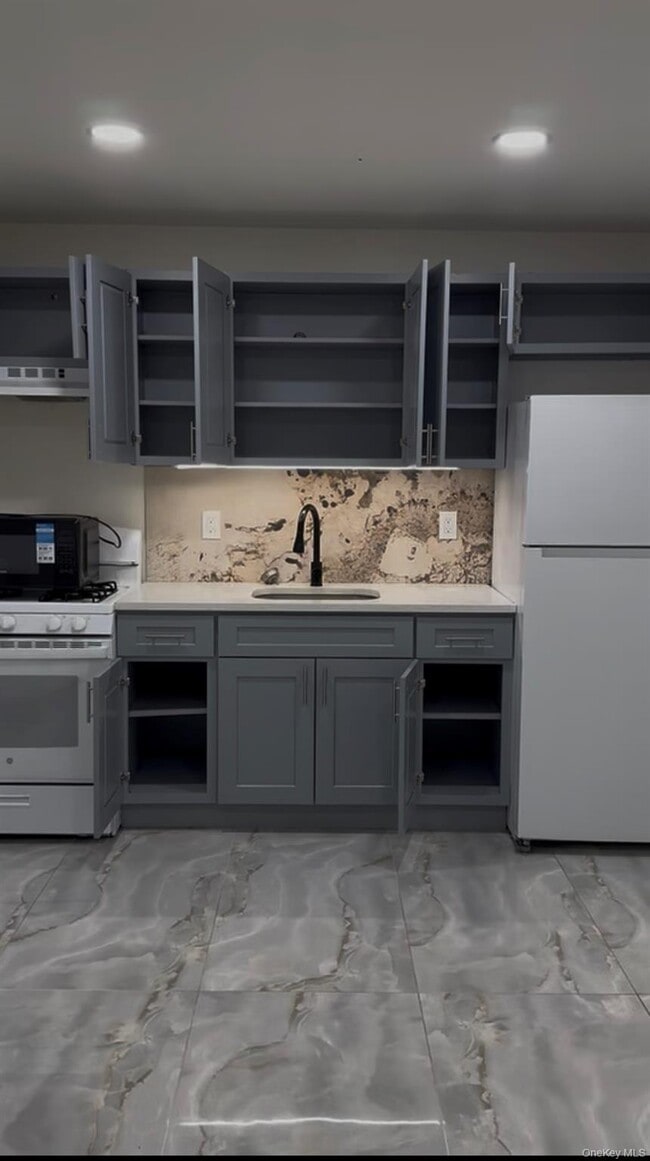 Building Photo - 49 Gladys St