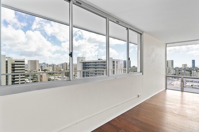 Building Photo - Makiki - Wilder Regent 2 bed, 2 bath, 1 pa...