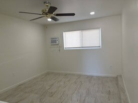 Building Photo - 3938 N Bonita St