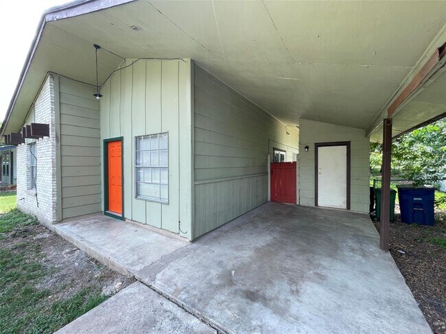 Primary Photo - 5900 Glen Meadow Dr