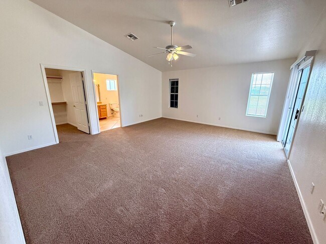 Building Photo - Beautiful 3 Bed / 2 Bath Home Backing to Cerbat Cliffs Golf Course!