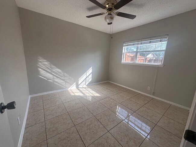 Building Photo - CUTE 3/2 NESTLED ON A CORNER LOT IN CONVER...