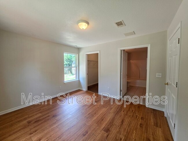 Building Photo - 8510 Pond Ave