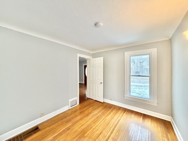 Building Photo - 426 S Jackson St